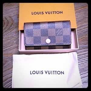 ❌SOLD❌ Louis Vuitton 6 Key Holder